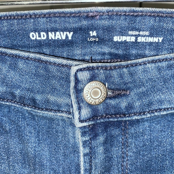 Old Navy Long, High-Waisted Wow Super-Skinny Ankle Jeans - Picture 2 of 4